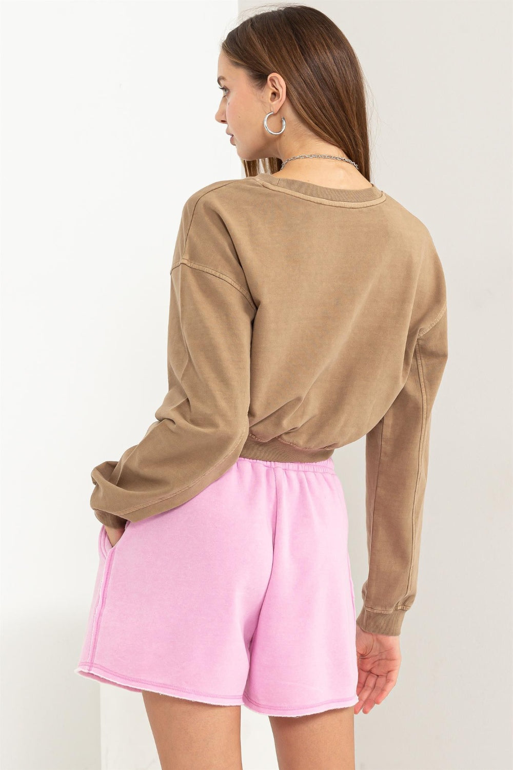 Round Neck Long Sleeve Cropped Sweatshirt in Mocha